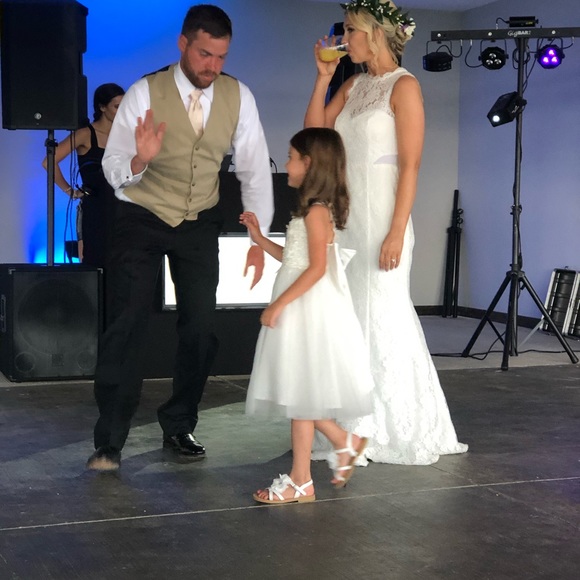 David’s Bridal Mermaid Wedding Gown - Picture 4 of 5